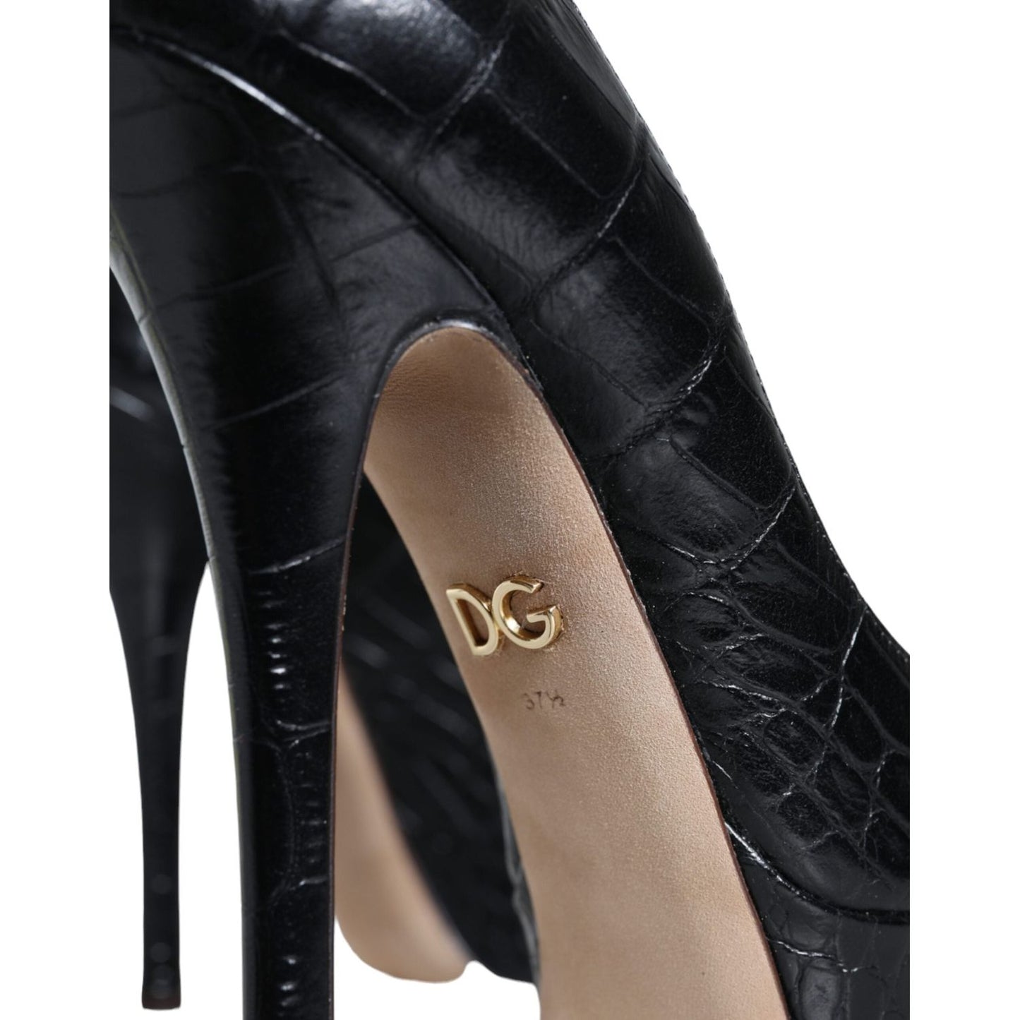 Dolce & Gabbana black leather platform heels with logo detail, luxury pumps, high-quality Italian-made shoes.