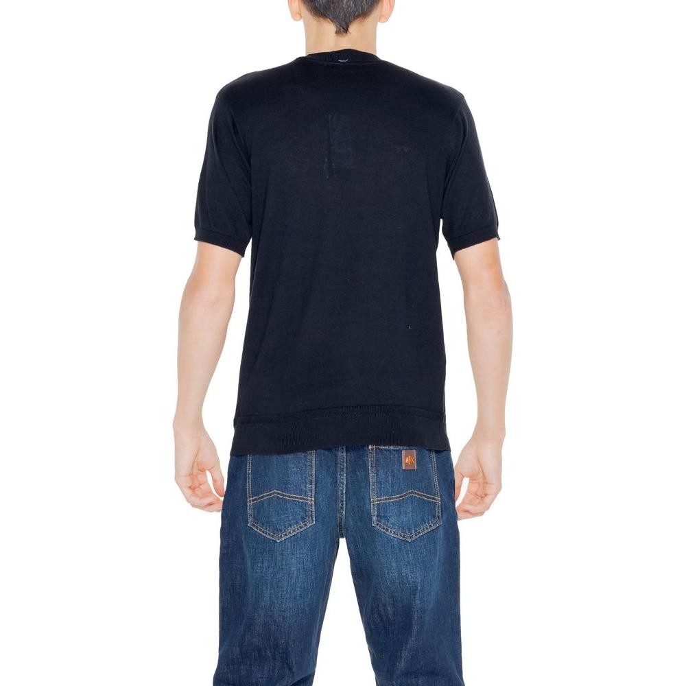 Back view of a man wearing a Hamaki-Ho black cotton t-shirt and jeans, showcasing the spring/summer collection short sleeve design.