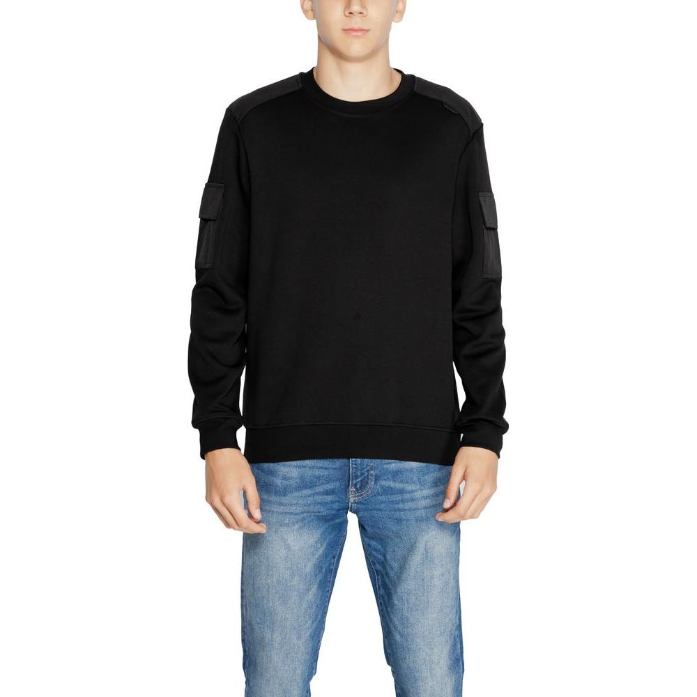 Antony Morato black cotton sweater for men, fall/winter collection with 70% cotton and 30% polyester, casual look with blue jeans.