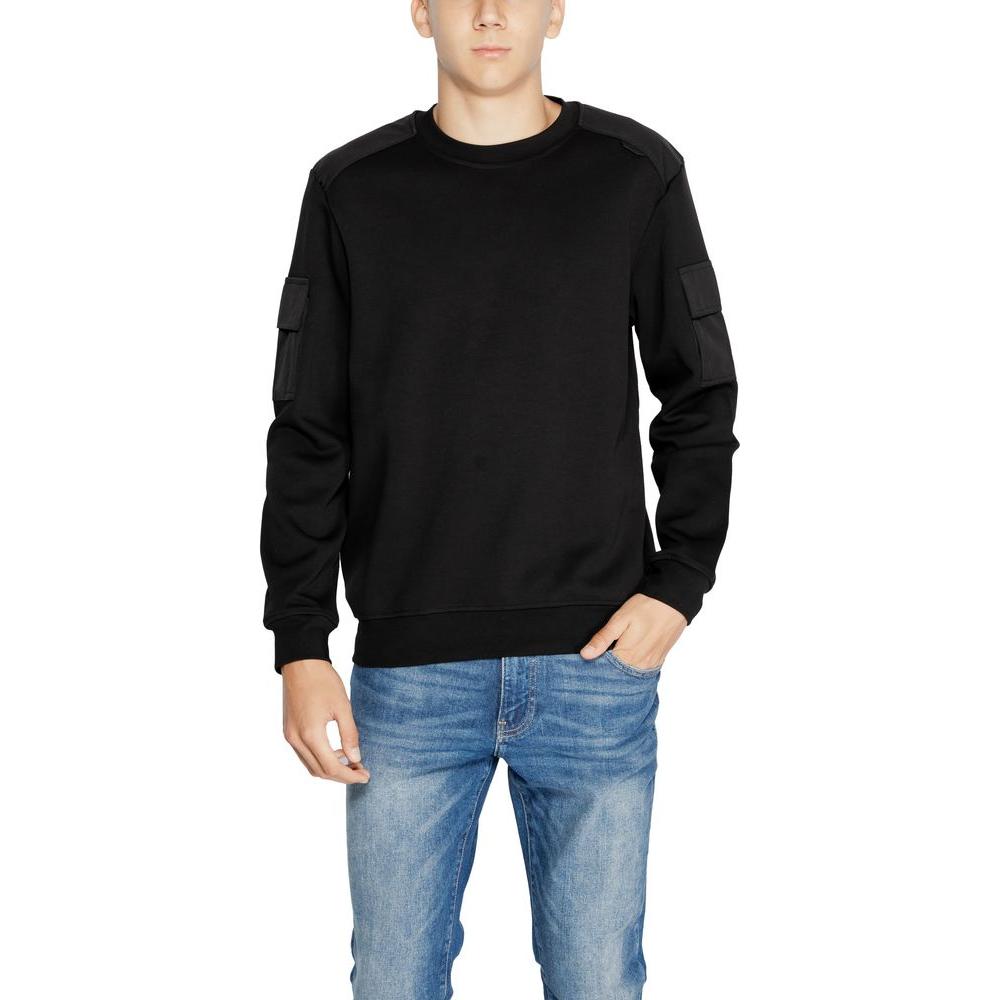 Man wearing Antony Morato black cotton sweater from Fall/Winter collection, featuring 70% cotton and 30% polyester composition.