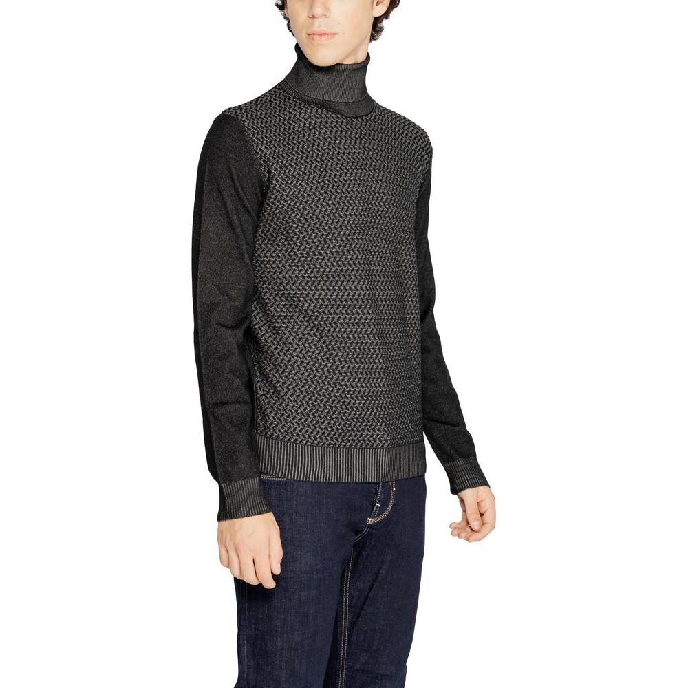 Men's black viscose sweater by Hamaki-Ho, fall/winter knitwear, showcasing stylish design, 70% viscose, 30% nylon.