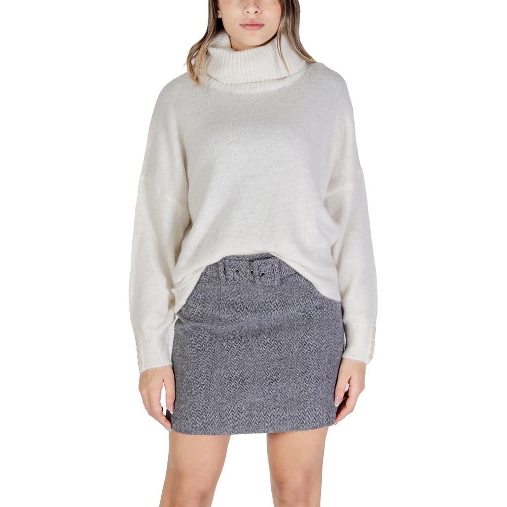 ICHI cream acrylic women's sweater from Fall/Winter collection, featuring a cozy turtleneck and soft knit for stylish comfort.