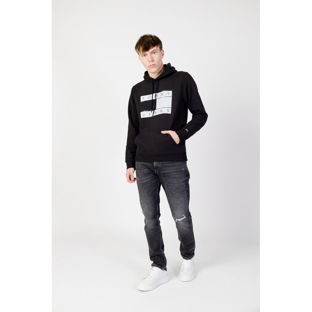 Black Tommy Hilfiger jeans organic cotton hoodie for men, fall/winter collection, featuring sustainable materials.