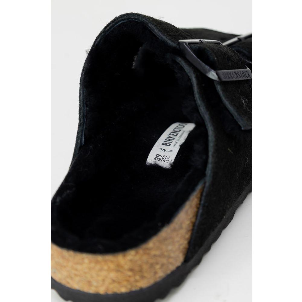 Birkenstock black suede leather sandal for women, featuring a rugged sole and adjustable buckle. Perfect for fall and winter collections.