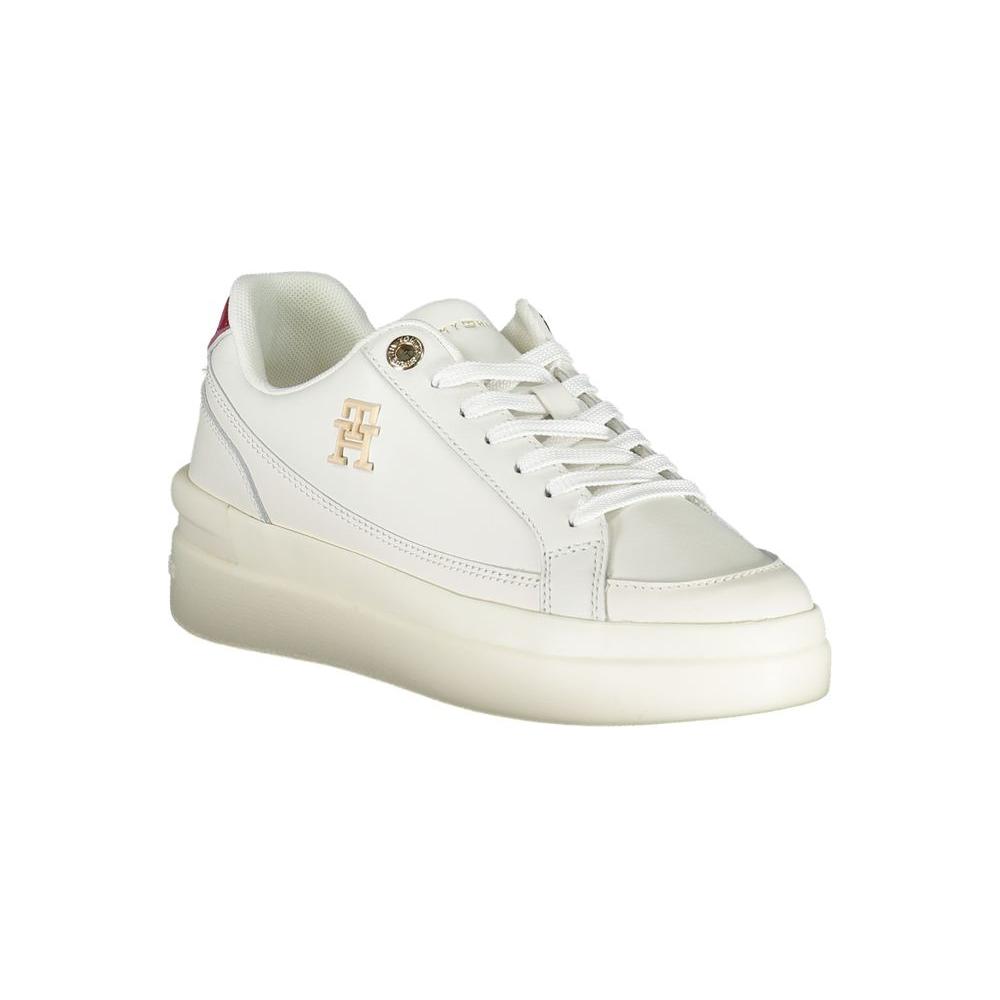 Tommy Hilfiger chic lace-up sporty sneakers with contrasting details and iconic logo, perfect for enhancing casual and sporty looks.