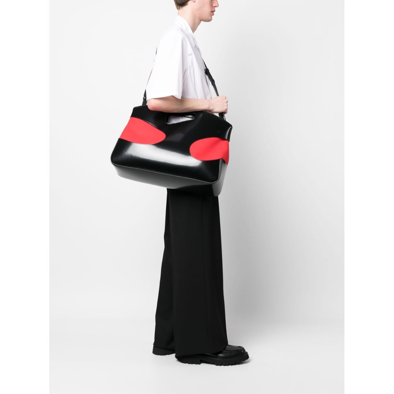 Front view with bag zipped and handles upright.