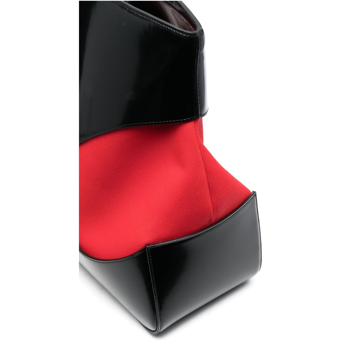 Front view with bag zipped and handles upright.