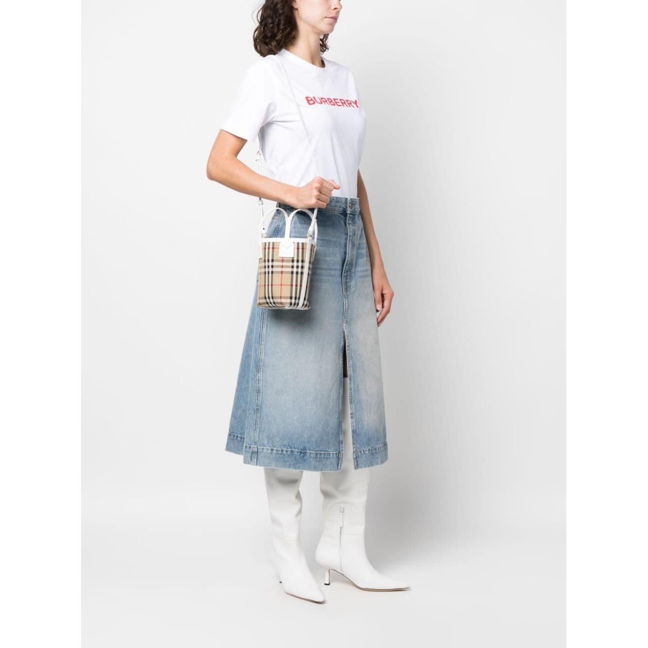 Front view with bag zipped and handles upright.