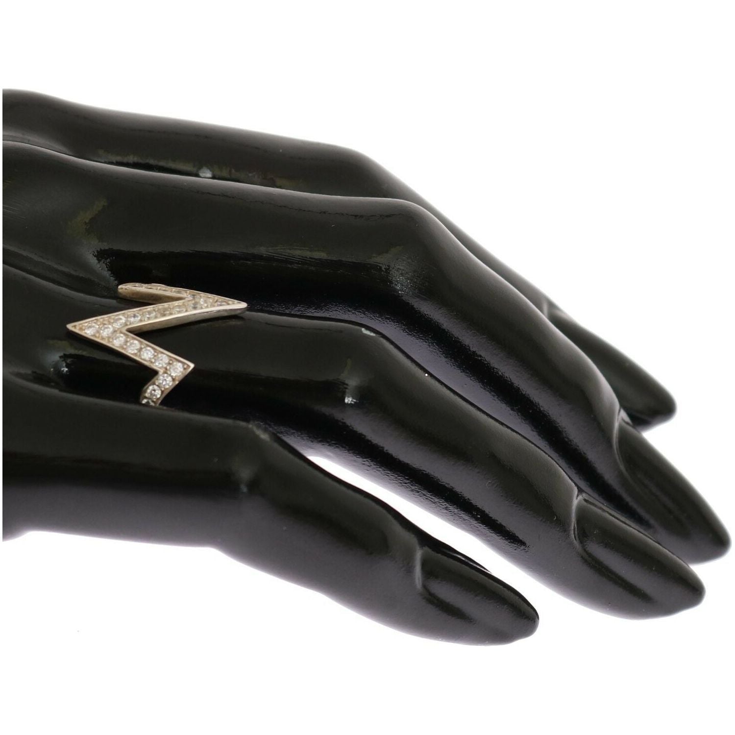 璀璨银水晶镶嵌戒指