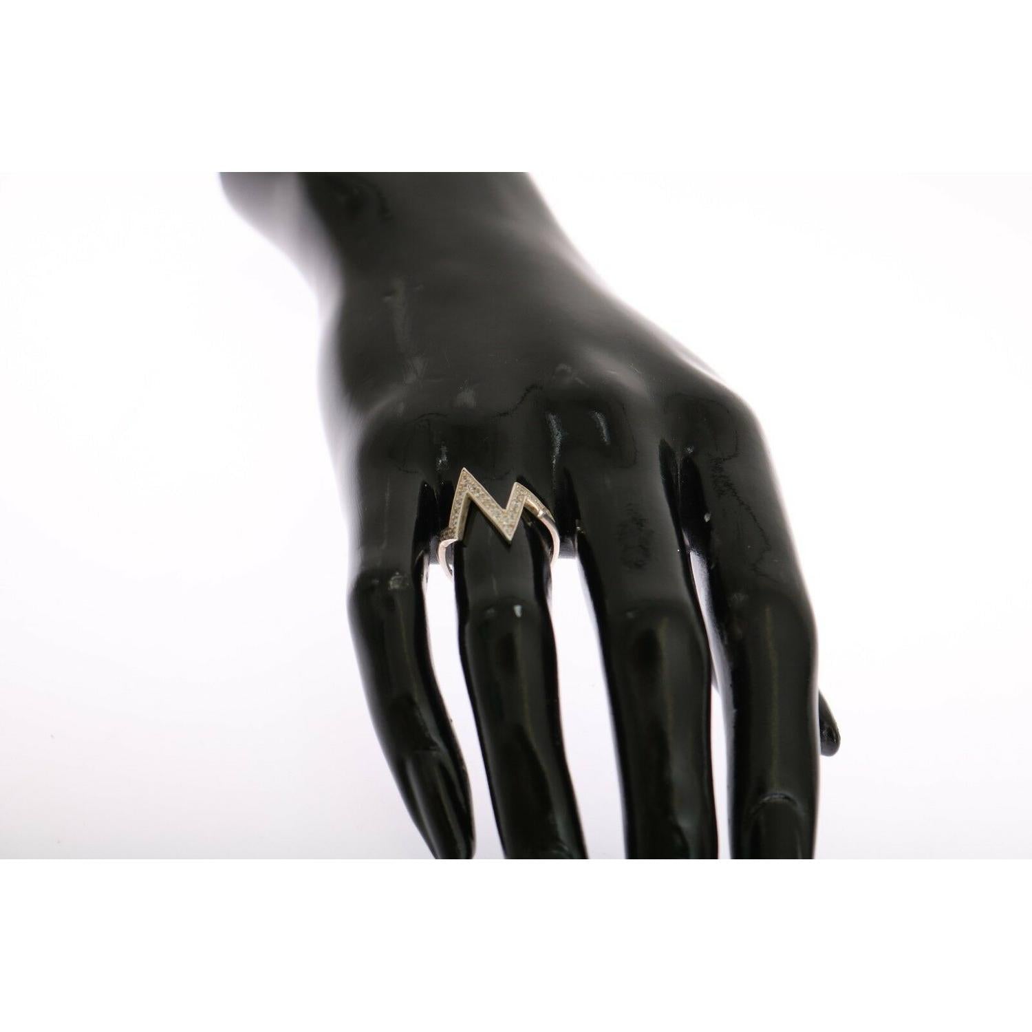 璀璨银水晶镶嵌戒指