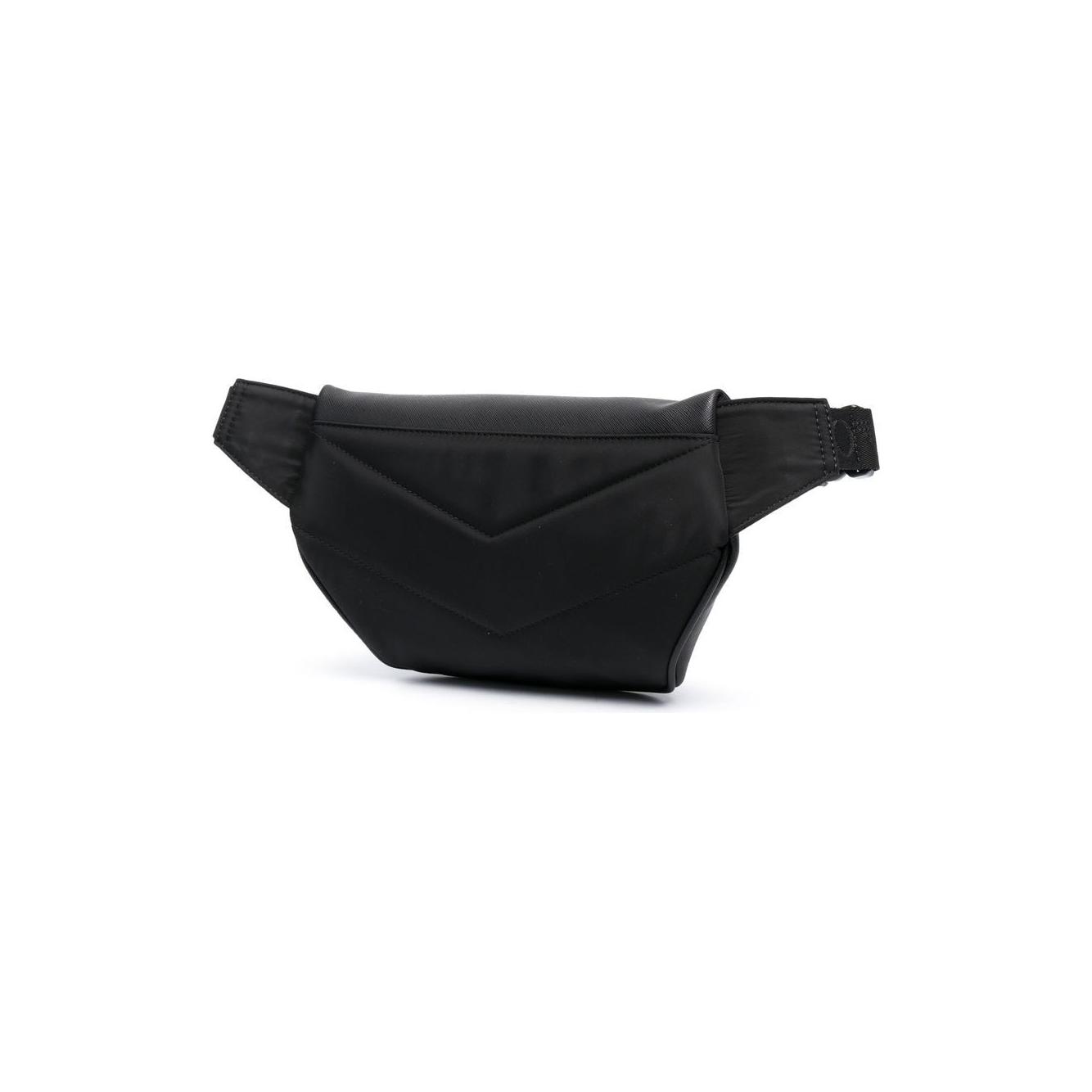 Front view with bag zipped and handles upright.
