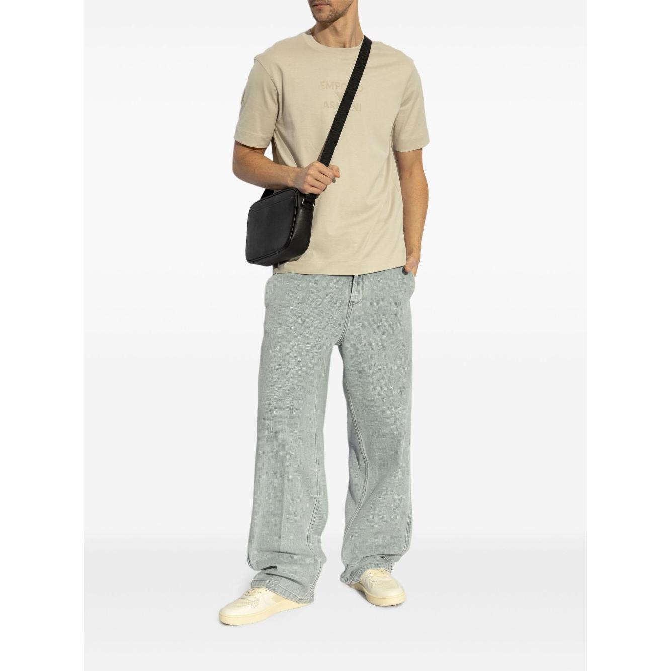Front view with bag zipped and handles upright.