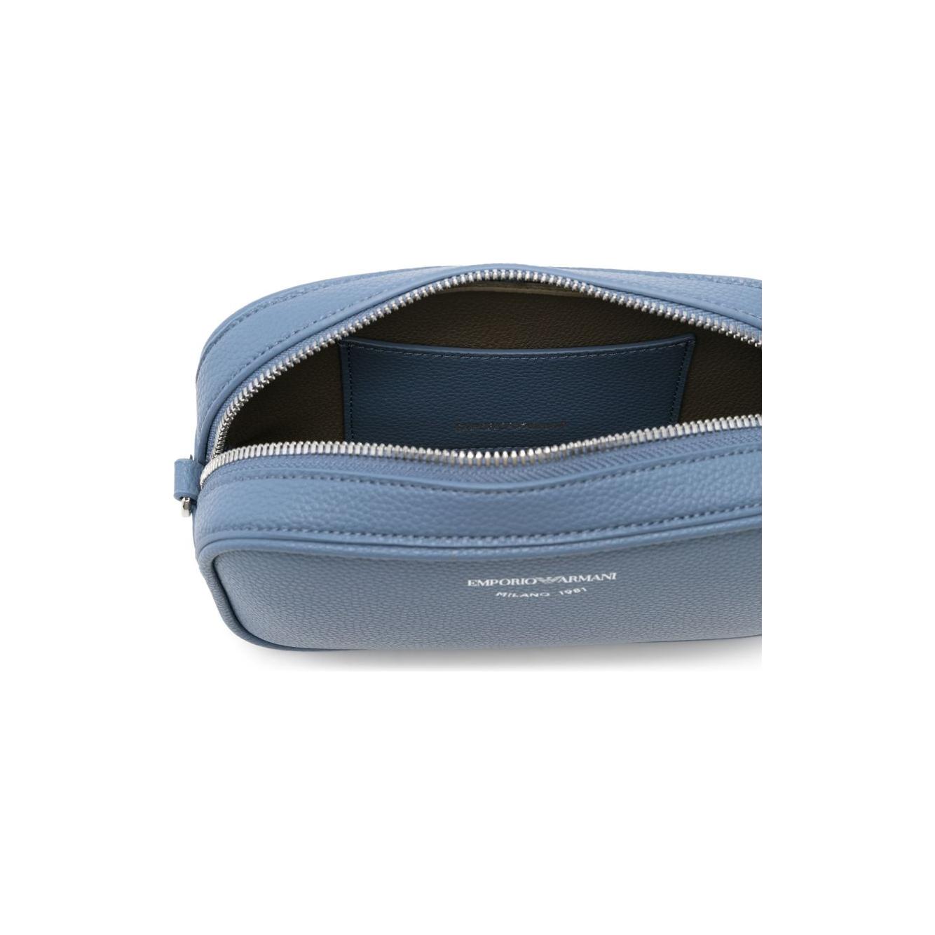 Front view with bag zipped and handles upright.