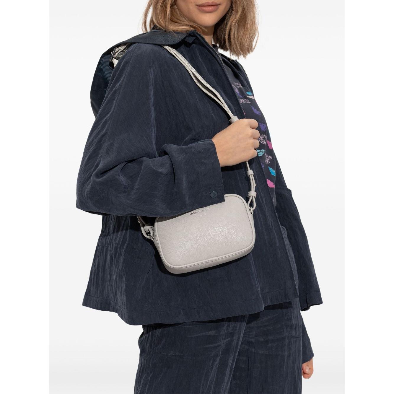 Front view with bag zipped and handles upright.