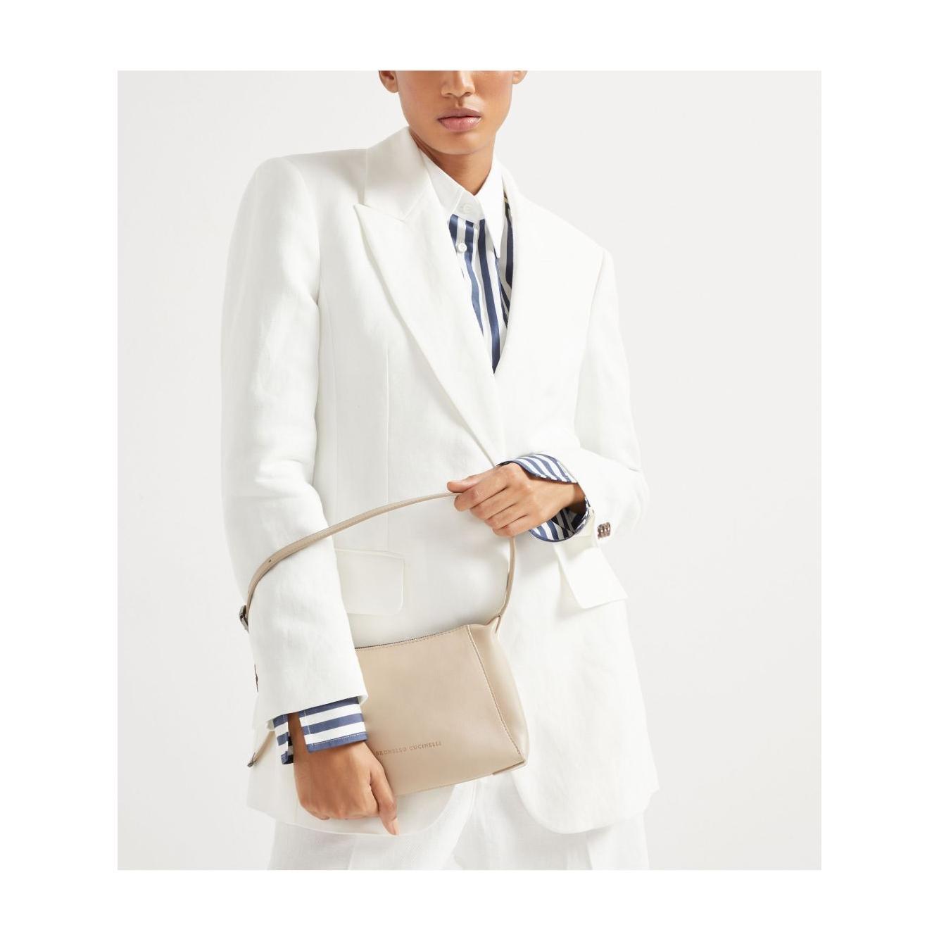 Front view with bag zipped and handles upright.