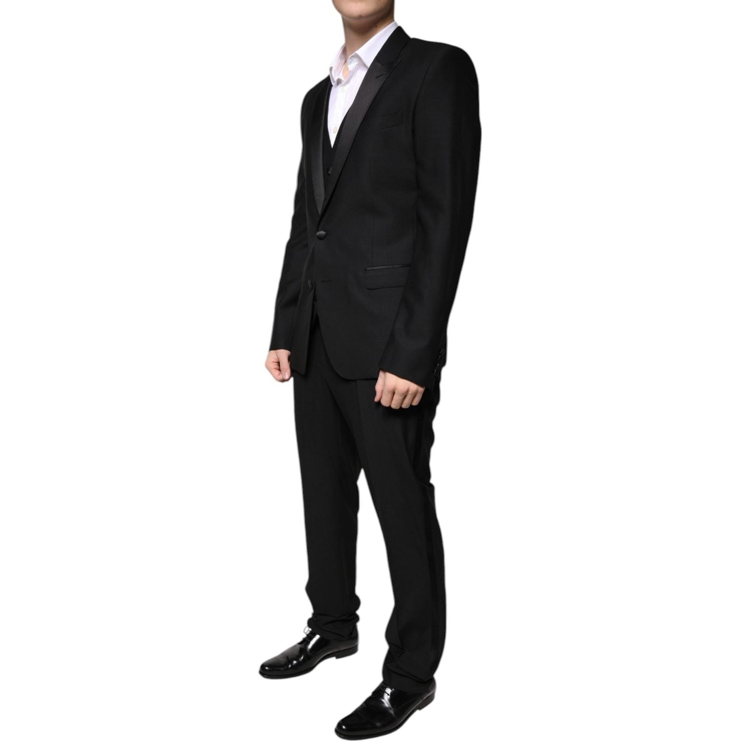 Front view with bag zipped and handles upright.