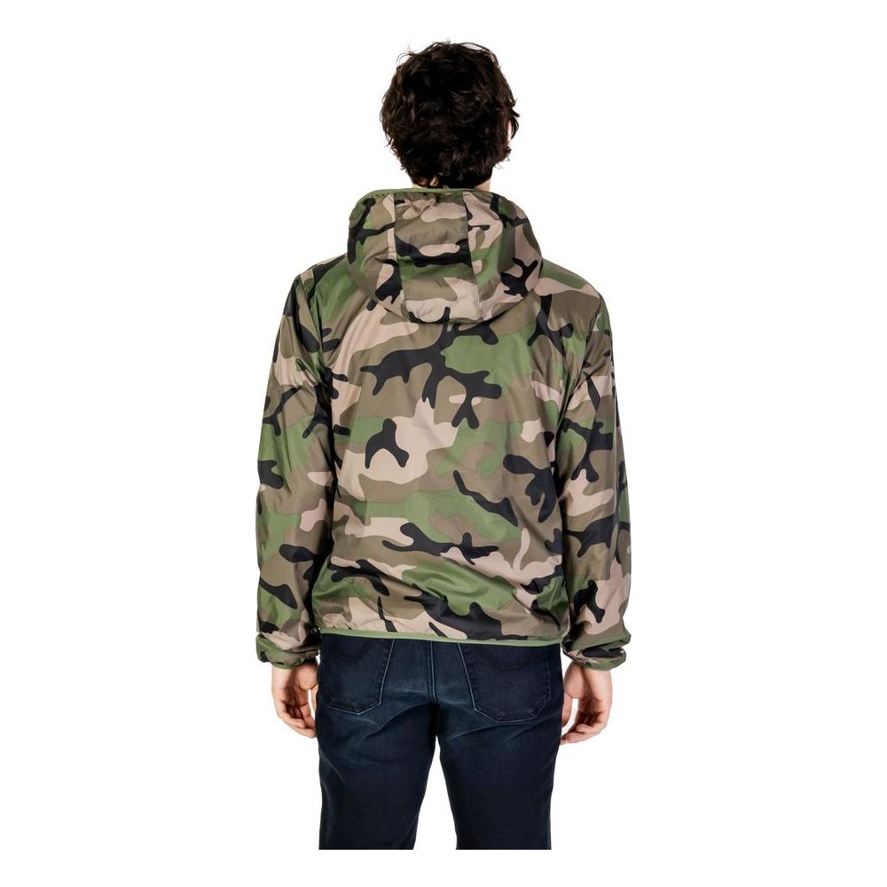 Front view with bag zipped and handles upright.