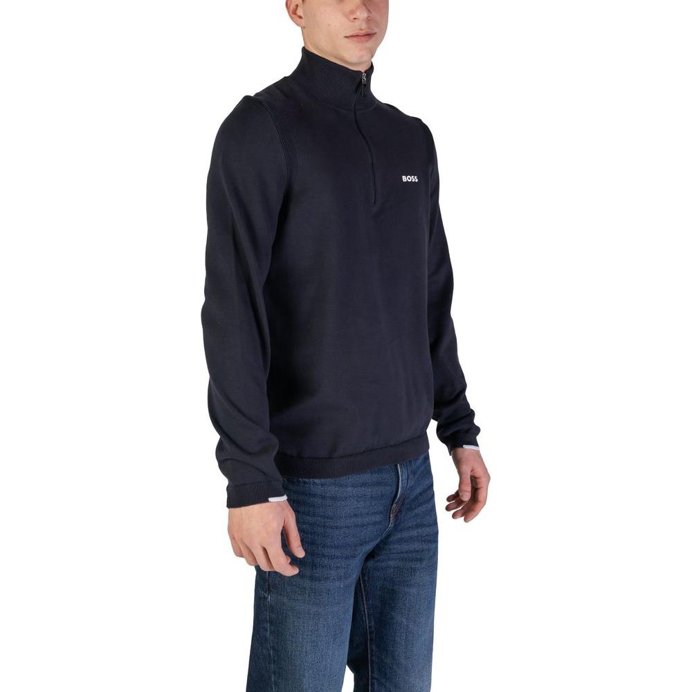 Front view with bag zipped and handles upright.