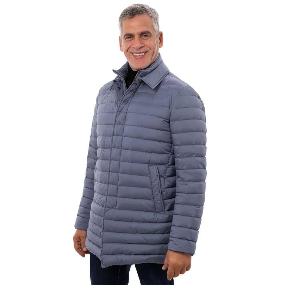Front view with bag zipped and handles upright.