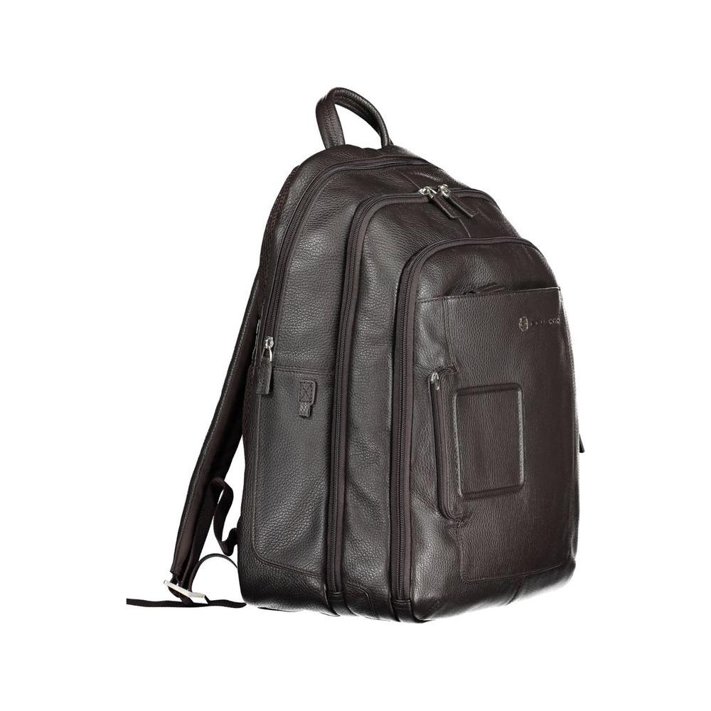 Front view with bag zipped and handles upright.