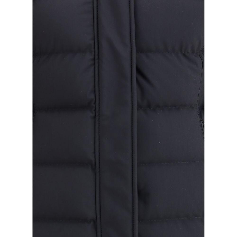 Front view with bag zipped and handles upright.