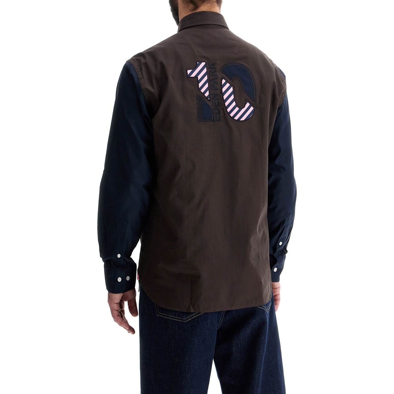 Front view with bag zipped and handles upright.