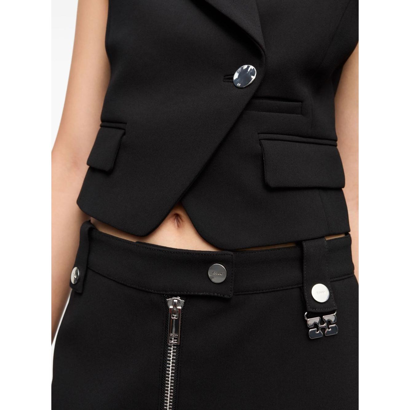 Front view with bag zipped and handles upright.